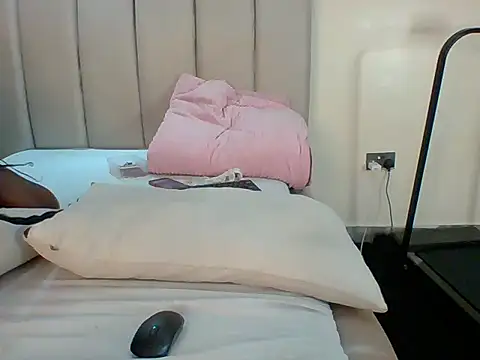 Petite_Baybee Adlı Modelin Canlı XXX Sohbeti