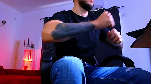 MightyAaron66 Adlı Modelin Canlı XXX Sohbeti