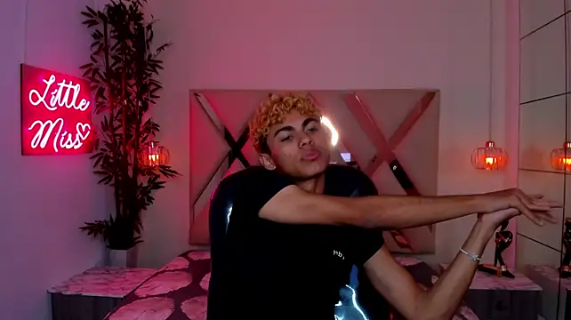 צ'אט XXX בשידור חי של Anyelo_Twink