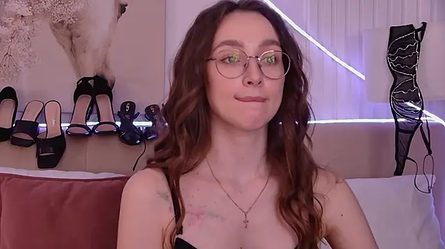 Emily_Simon Chat XXX live