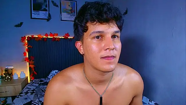 Show modela Leo_Savage_ na web-kameri