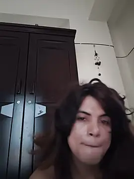 CrazyOtaliya: διαδικτυακό σόου στην κάμερα