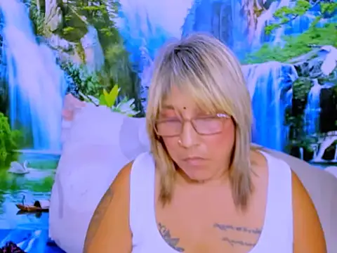 indianroxy Adlı Modelin Canlı XXX Sohbeti