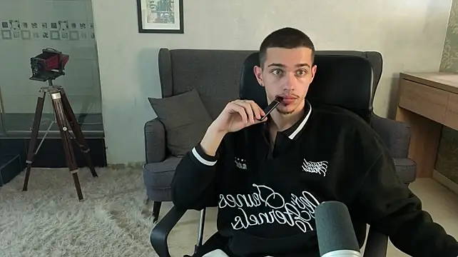 XXX chat uživo modela KaydenDrew
