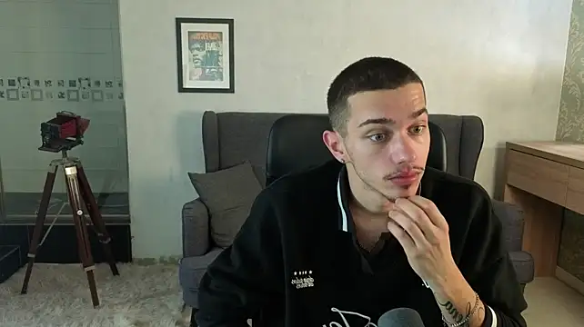 XXX chat uživo modela KaydenDrew