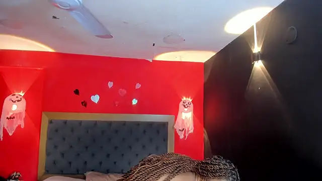 YayaHilton 即時 XXX 聊天