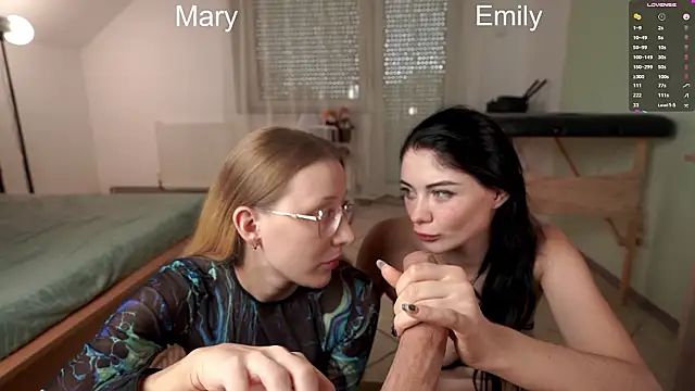 foxeslovefoxes' Webcam Show