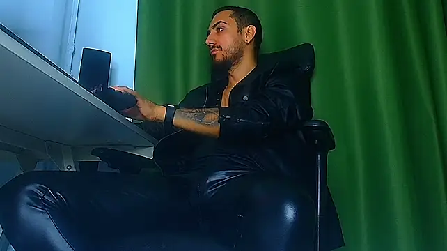 XXX chat uživo modela ArroganceKING