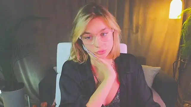 NoraMoreau Live XXX Chat