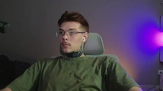 צ'אט XXX בשידור חי של DENIS_HERE