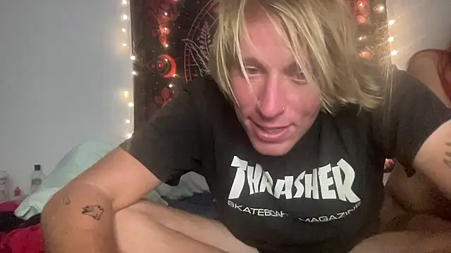 הופעת וובקאם של NikkiAndJohnny777