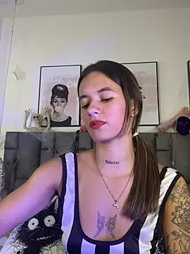 JuliaColemann – Naživo XXX chat