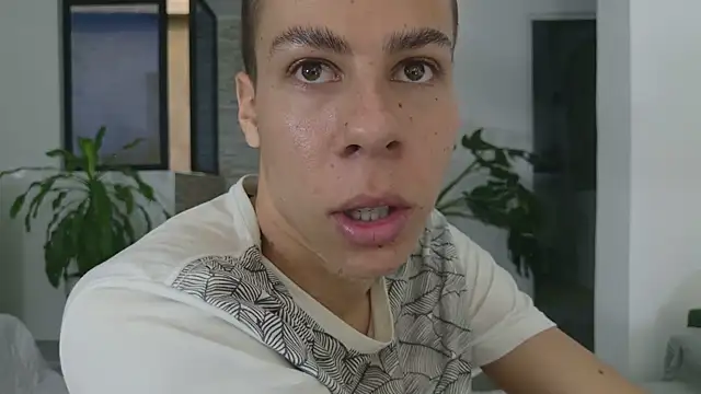grey___27 élő XXX-chatje