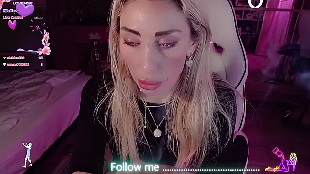 AnnieGOld_ Adlı Modelin Canlı XXX Sohbeti