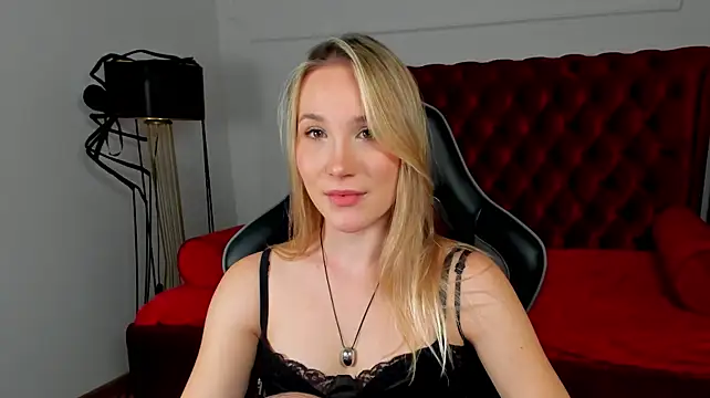 ElaraVoltage live XXX chat