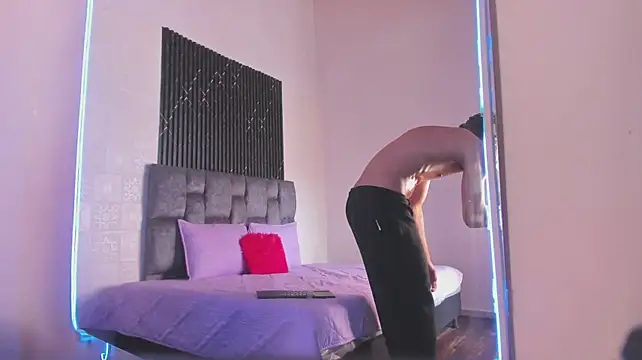 צ'אט XXX בשידור חי של Liamsubtle01