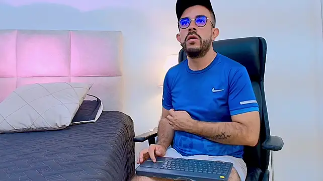 Chat +18 de NicoSaint_ ao vivo