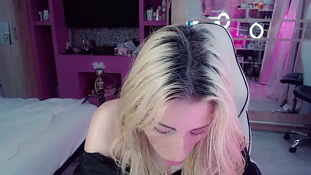 Chatroom XXX en direct de AnnieGOld_