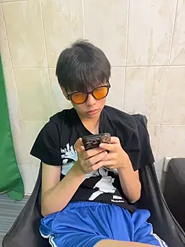 DDD_17n Live XXX chat