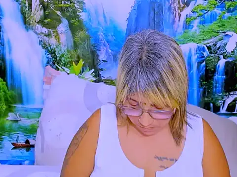 indianroxy Adlı Modelin Canlı XXX Sohbeti