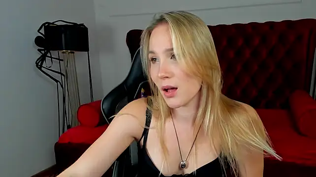 Chat XXX en directo de ElaraVoltage