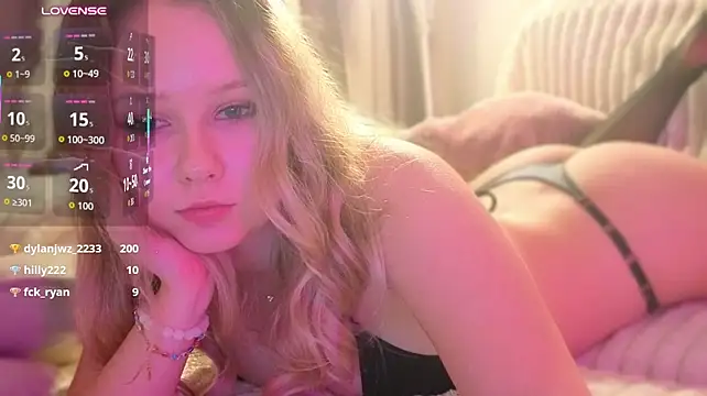 queenneee's Live XXX Chat