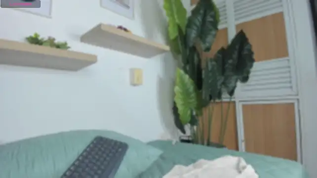 XXX chat uživo modela tiny_isawii