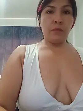 LatinaCalienteMilf's Live XXX Chat
