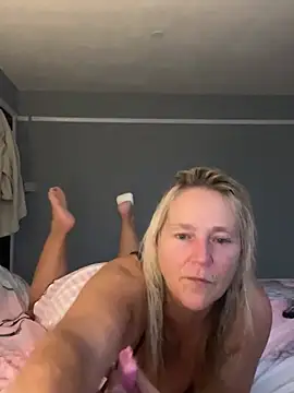 Blondnboujee53's Live XXX Chat
