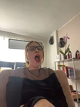 julieta_misstres Chat XXX in diretta