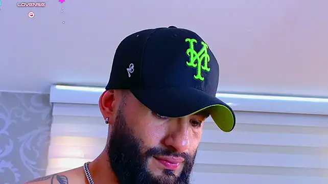 leocross11 Live XXX-chat