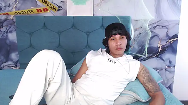 Chat +18 de MaximilianRoth ao vivo