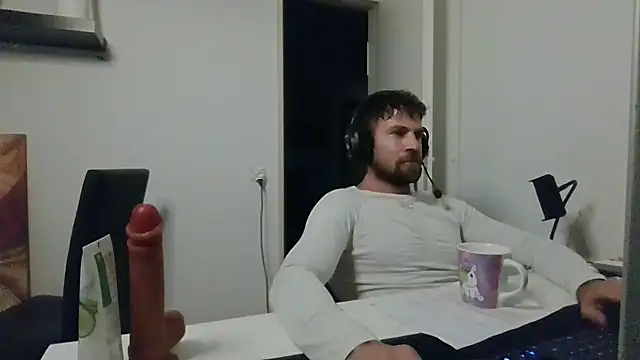 alpha-hunk live XXX chat