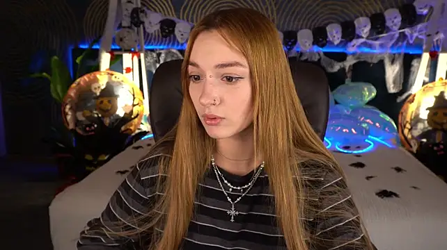 LizzaMoonn Adlı Modelin Canlı XXX Sohbeti