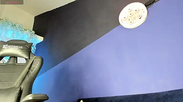 Онлайн чат XXX maxi_max0