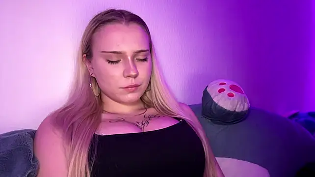 KyraBumbray's Live XXX Chat