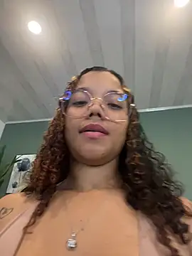 IsabellaReinaa Chat XXX in diretta