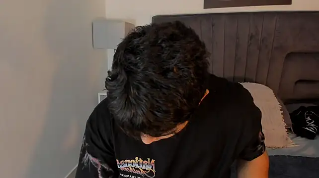 Charlie___Musk's Live XXX Chat