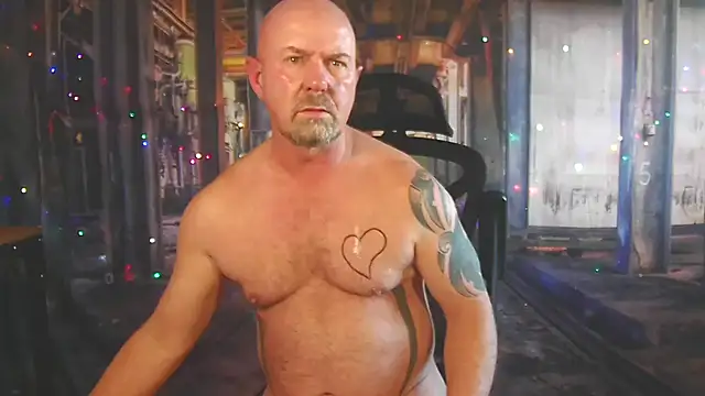 ManlyPrisonGuy's Live XXX Chat