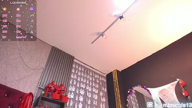 Czat XXX na żywo – MissNicoleSds