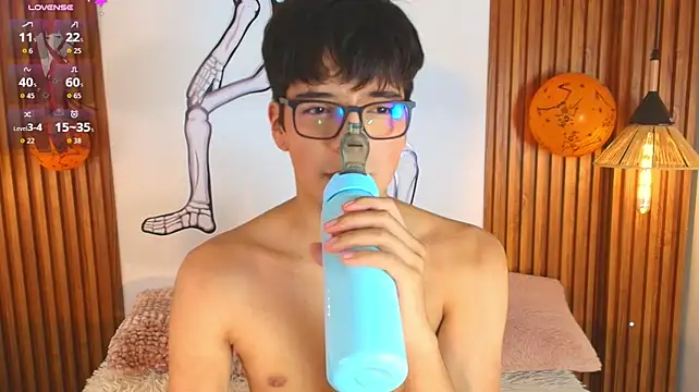 Milo_Wolff élő XXX-chatje