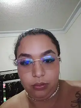 isisjhonson777 Adlı Modelin Canlı XXX Sohbeti