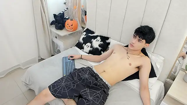Alan__brook Adlı Modelin Canlı XXX Sohbeti