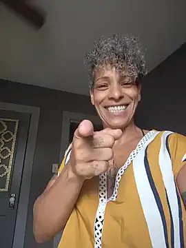 צ'אט XXX בשידור חי של CeceilaMoon