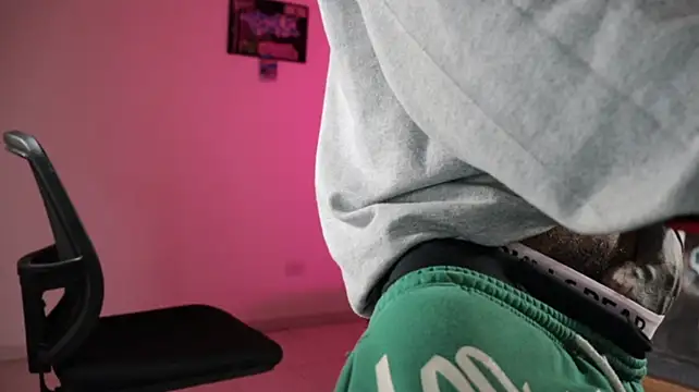 trieone élő XXX-chatje