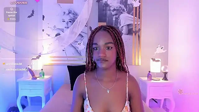 Chloebrunnie Adlı Modelin Canlı XXX Sohbeti