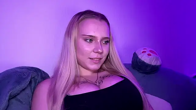 Chatroom XXX en direct de KyraBumbray