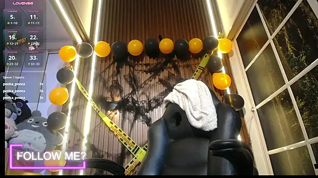 yaazhinii Live XXX-Chat