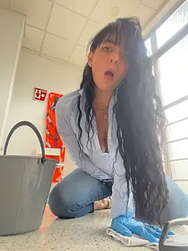 LuxeBrunetteXXX's Live XXX Chat
