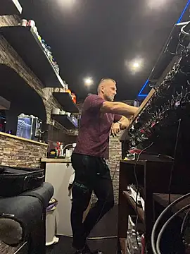 JohnytrainのライブXXXチャット